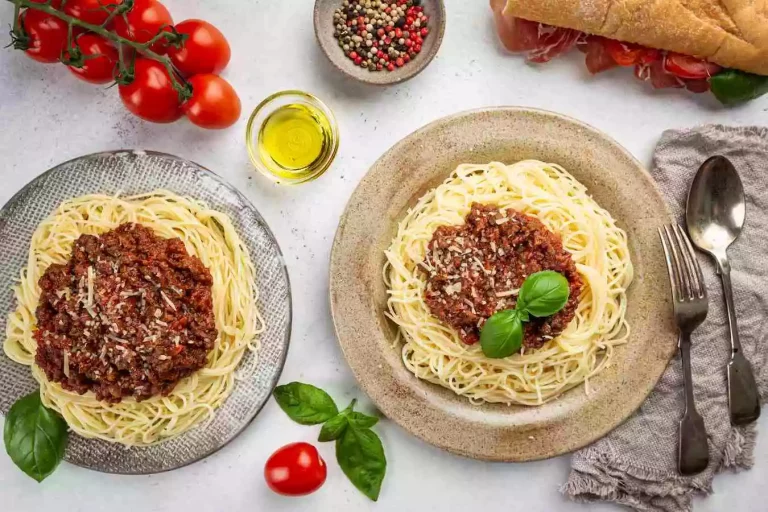 Difference Between Pasta and Spaghetti [Complete Guide!]
