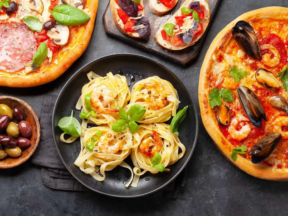 italian food pizza and pasta