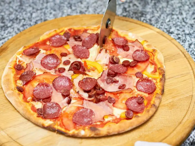 How to Cut a Pizza into 8 Slices! [And Why?]